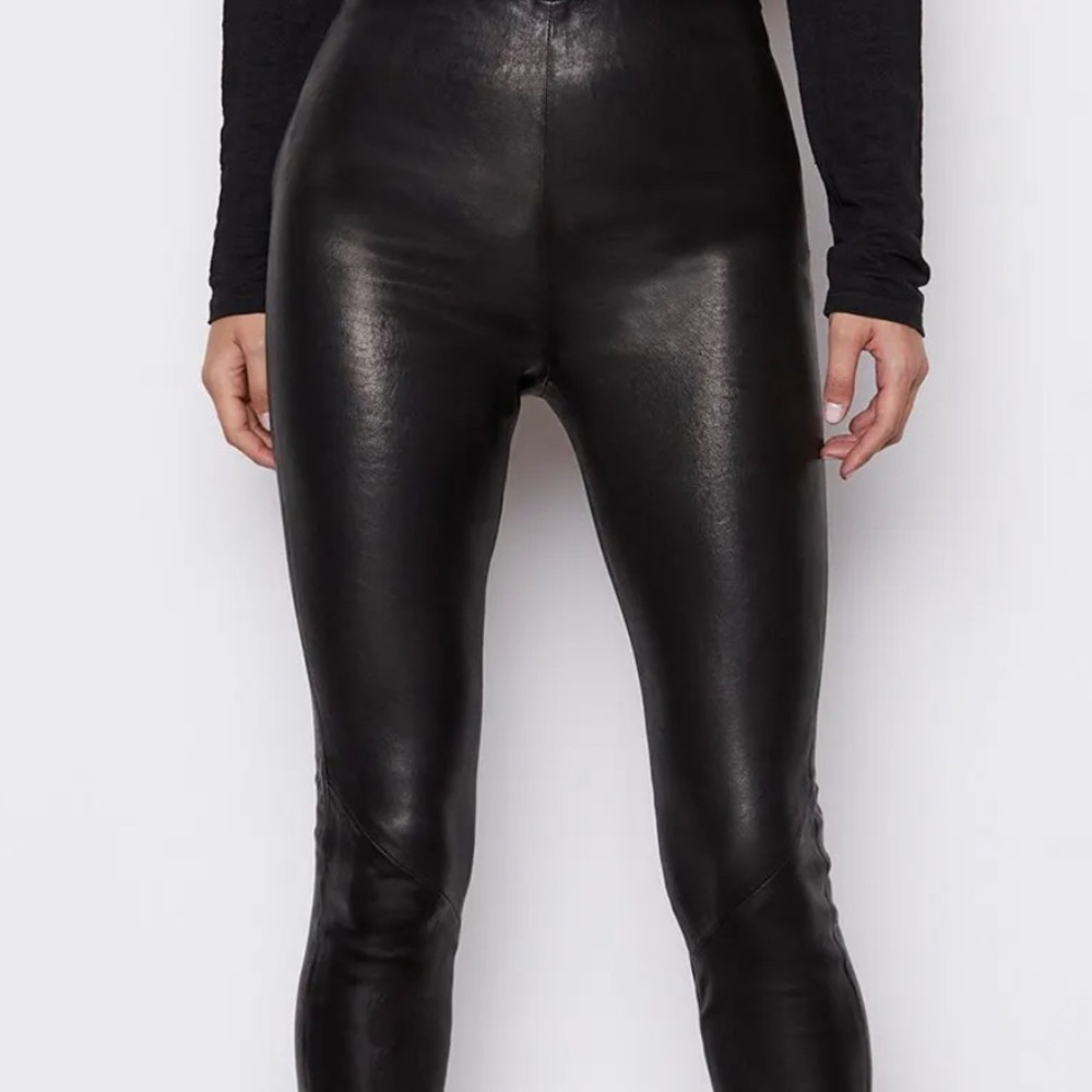 Frame Leather Legging
in Noir size M